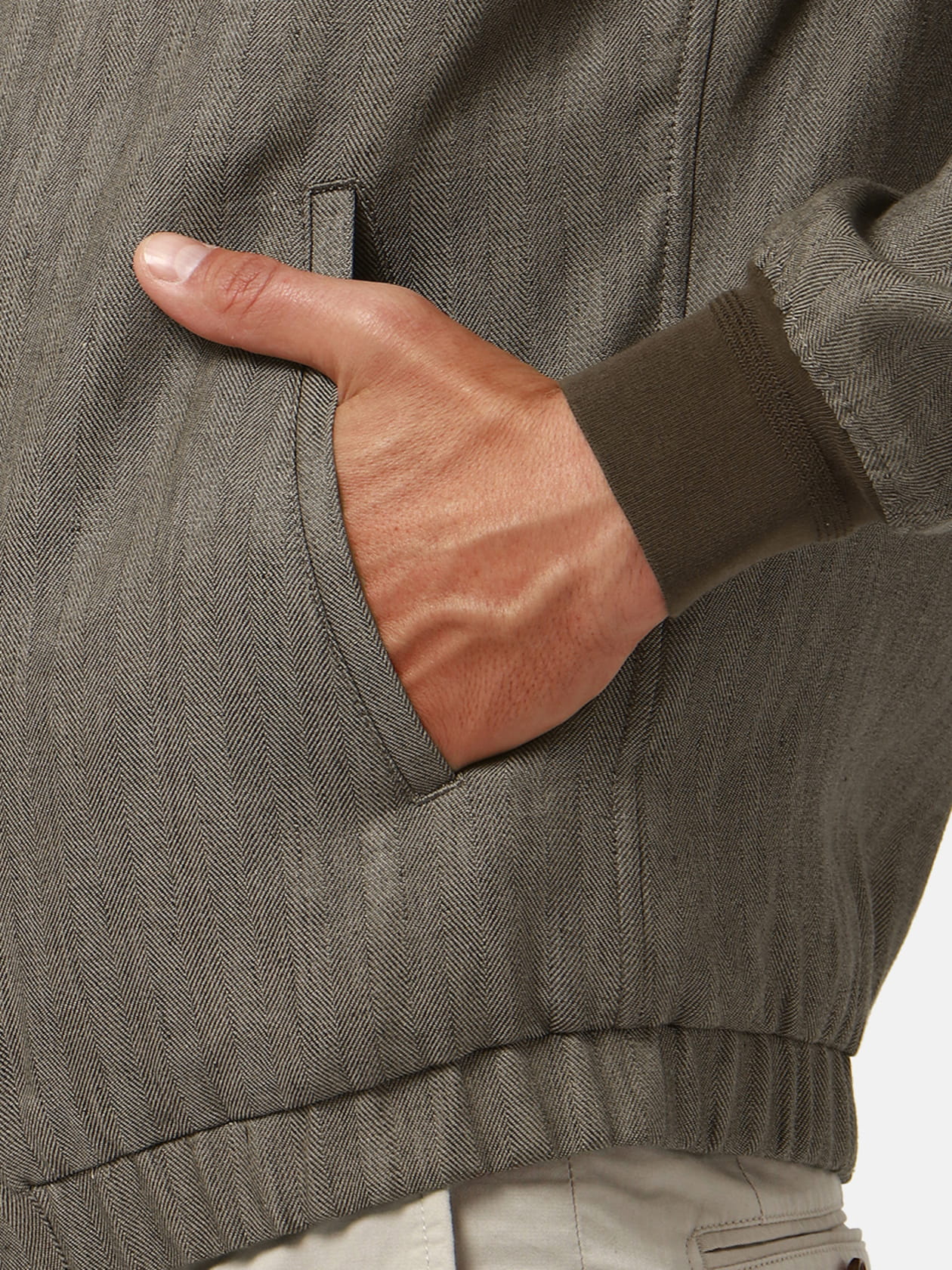 84 304