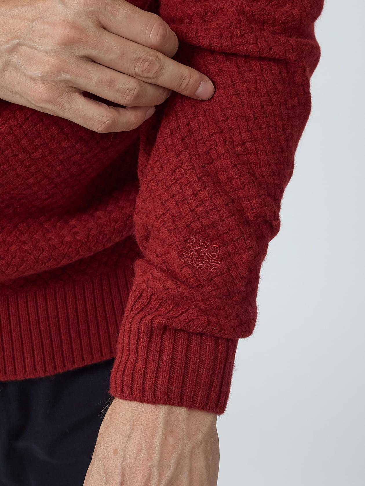 Basket-knitting crew-neck