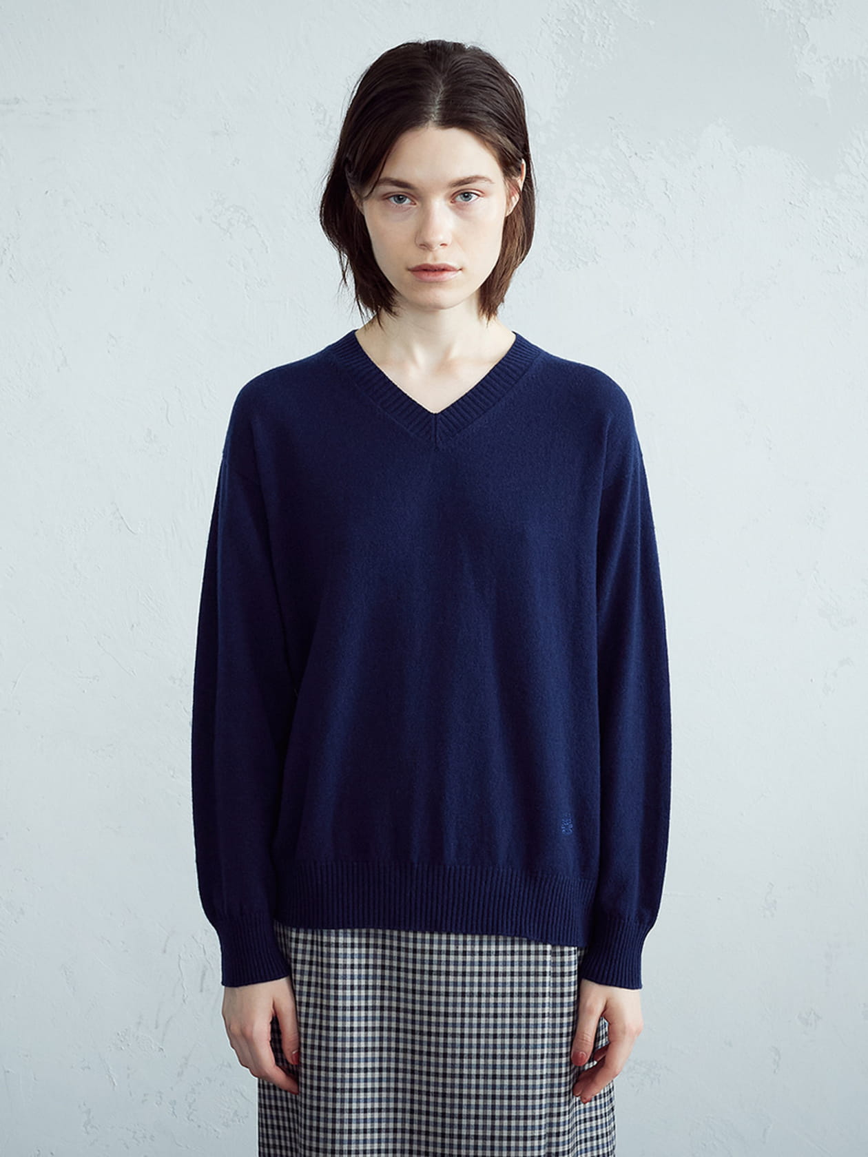 アクアスキュータム カシミヤ Vネックニット 黒　L ピュアカシミヤ Vネック