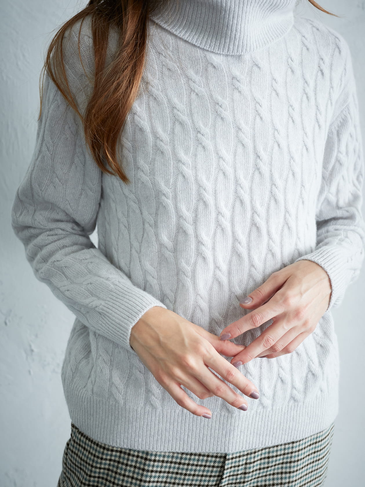 ケーブルニット タートルネック