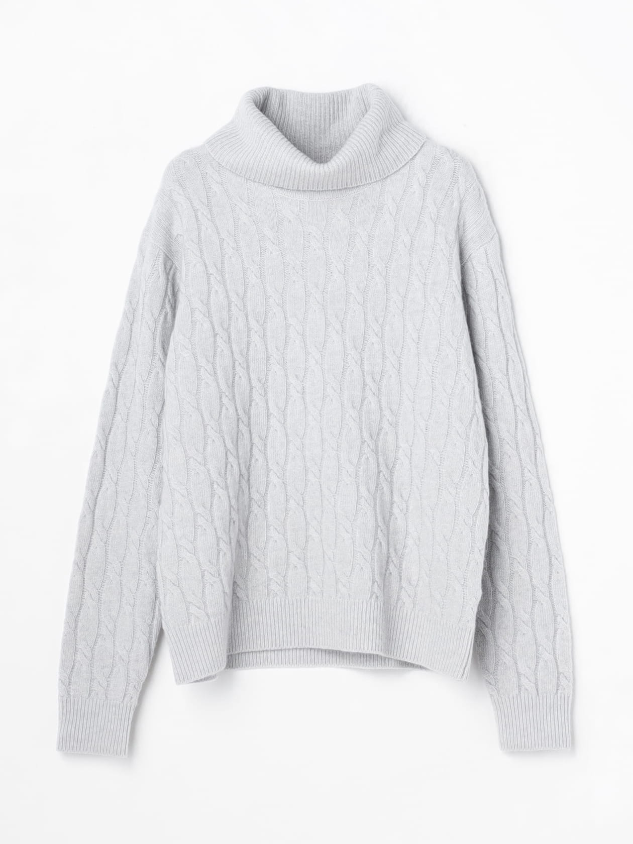 ケーブルニット タートルネック