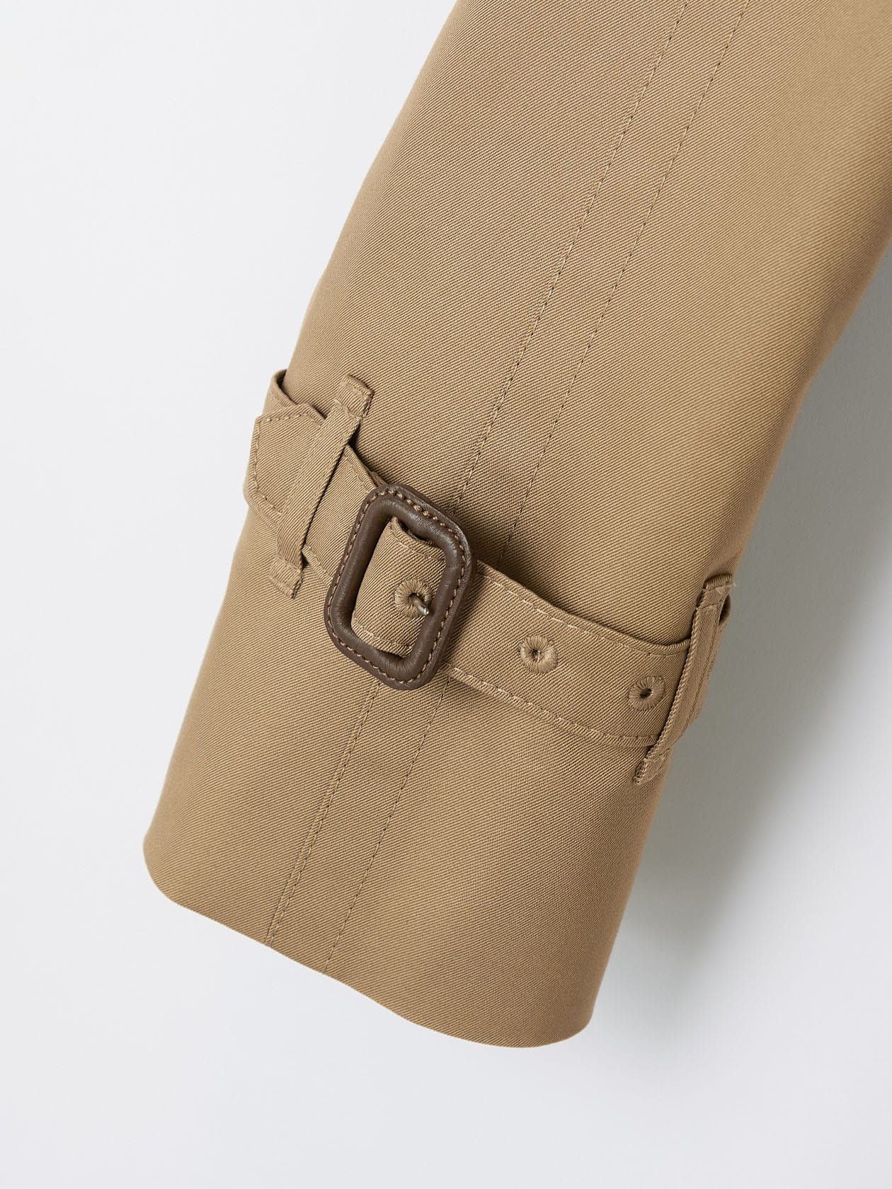 ミニマルトレンチコート