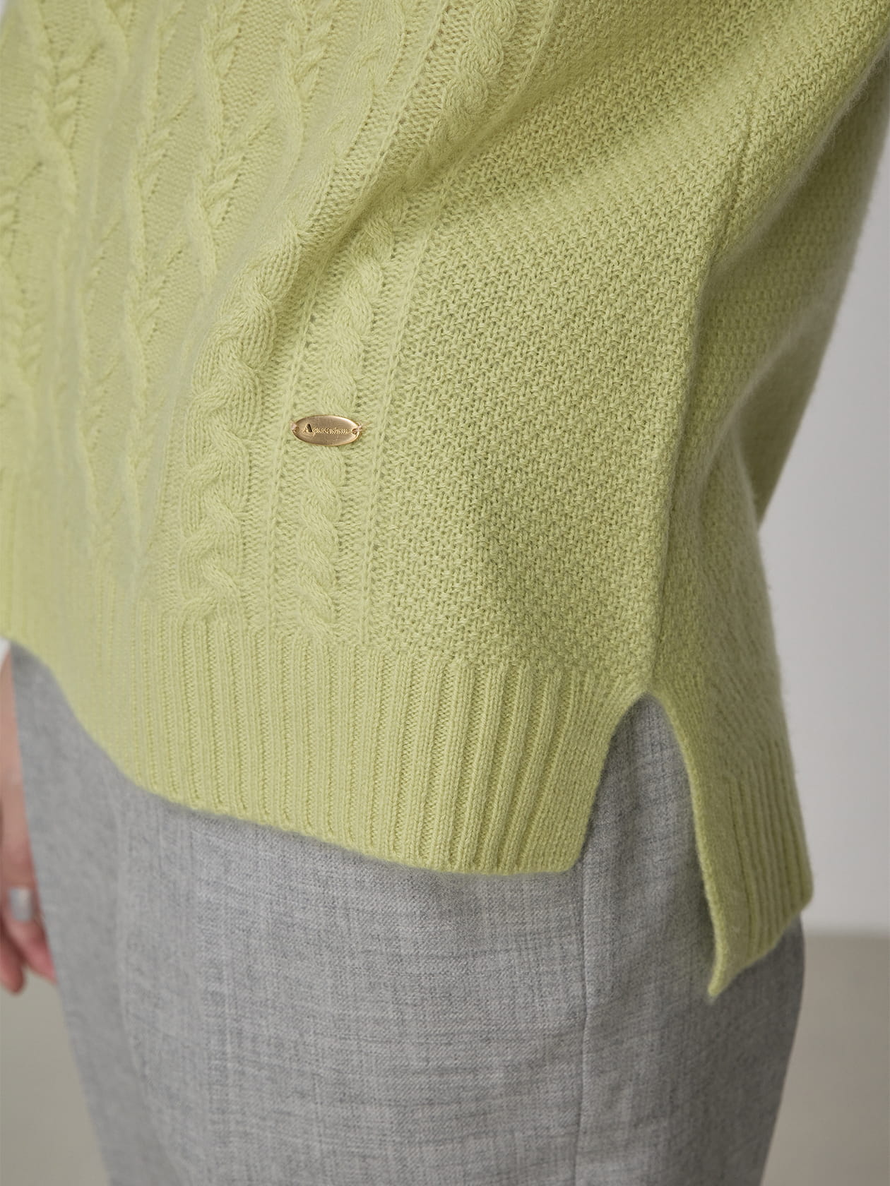 カシミヤ オフタートルケーブルニット