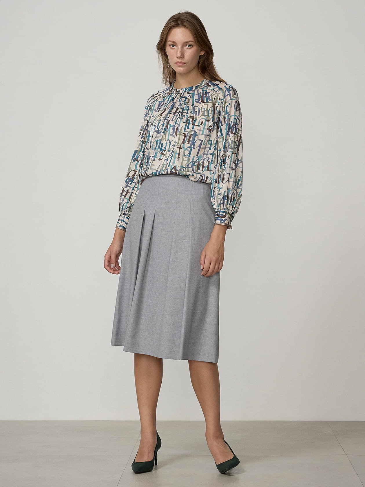 カリグラフィープリントブラウス