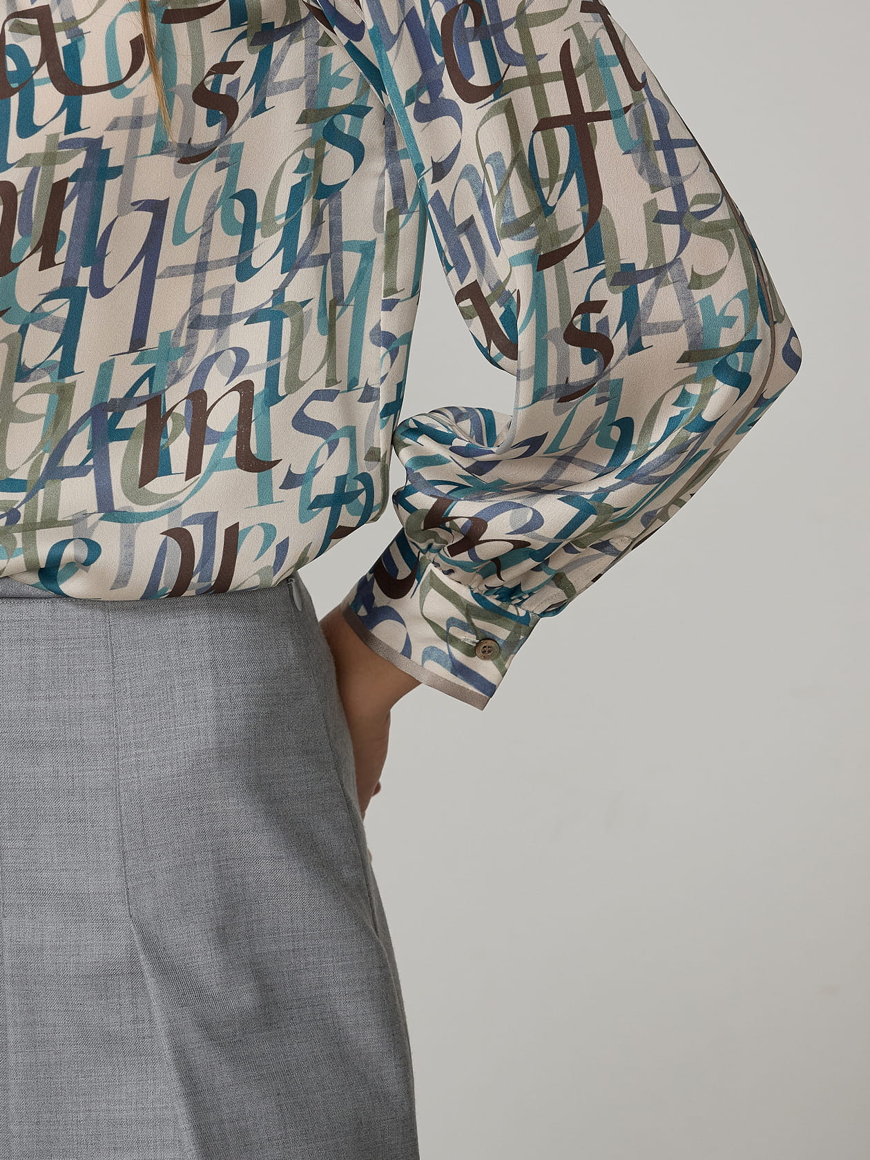 パドカレ カリグラフィー柄ブラウス パドカレ カリグラフィー柄ブラウス 送料 無料 通販