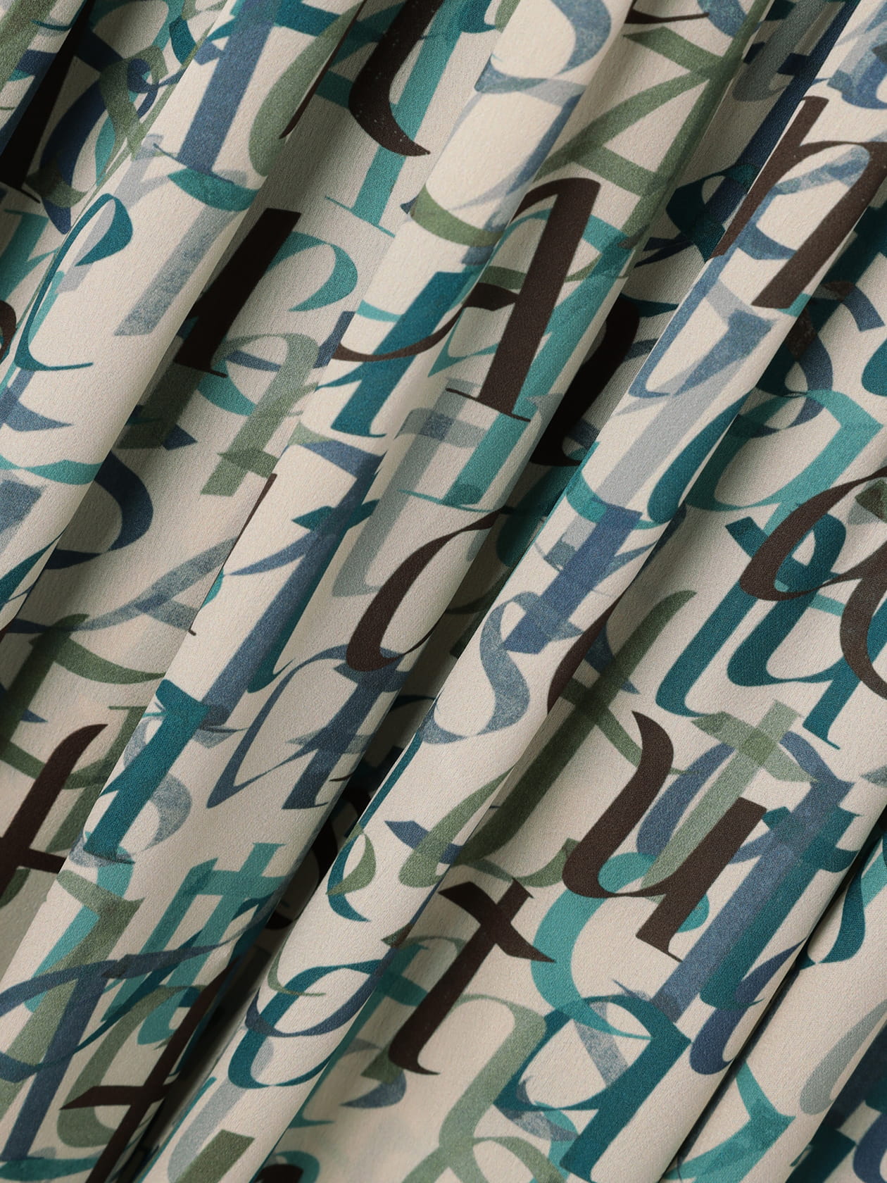 カリグラフィープリントブラウス