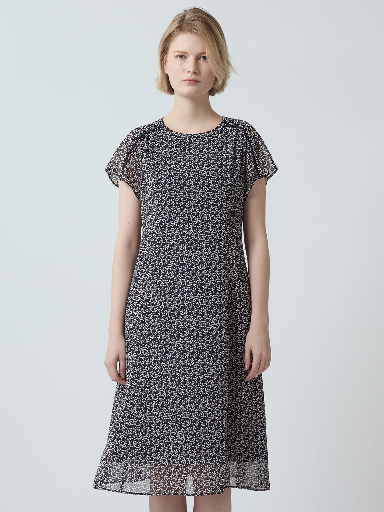 三毛猫　アクアスキュータムワンピース 幾何フラワーPRINTワンピース