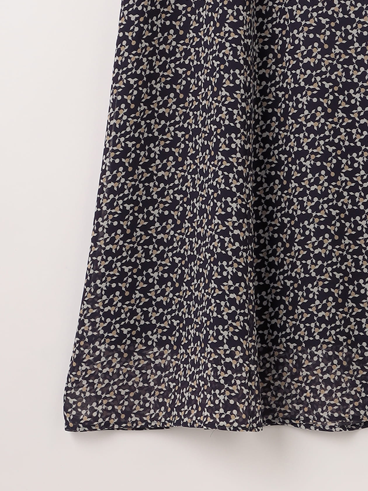 三毛猫　アクアスキュータムワンピース 幾何フラワーPRINTワンピース