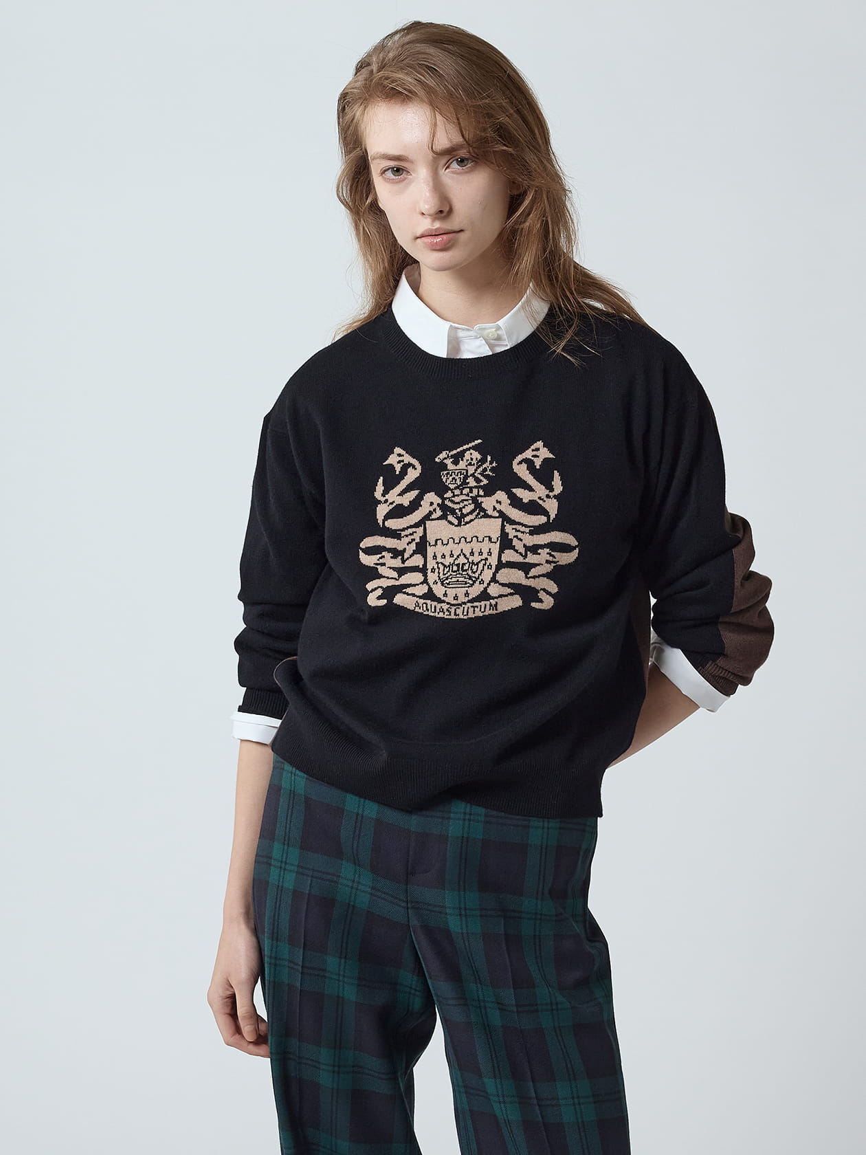 カシミヤ混 クレストインターシャニット