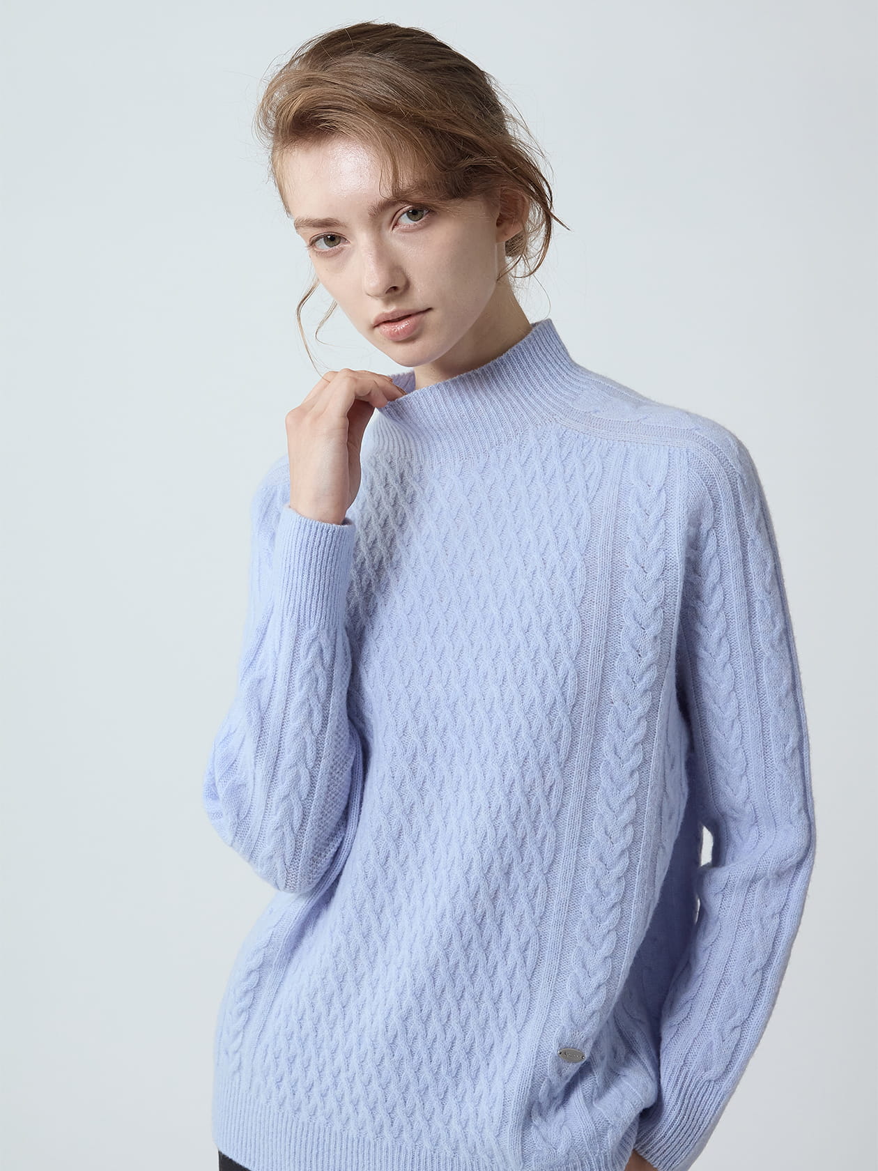 ホールガーメントケーブルニット