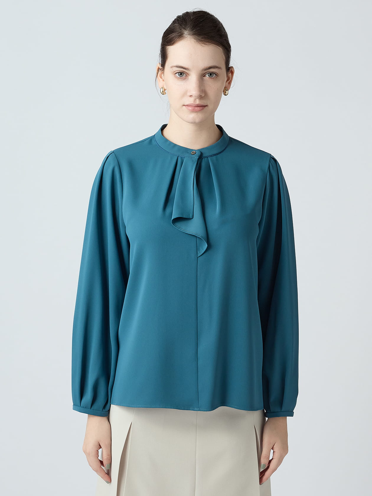 フロントフリルサテンブラウス