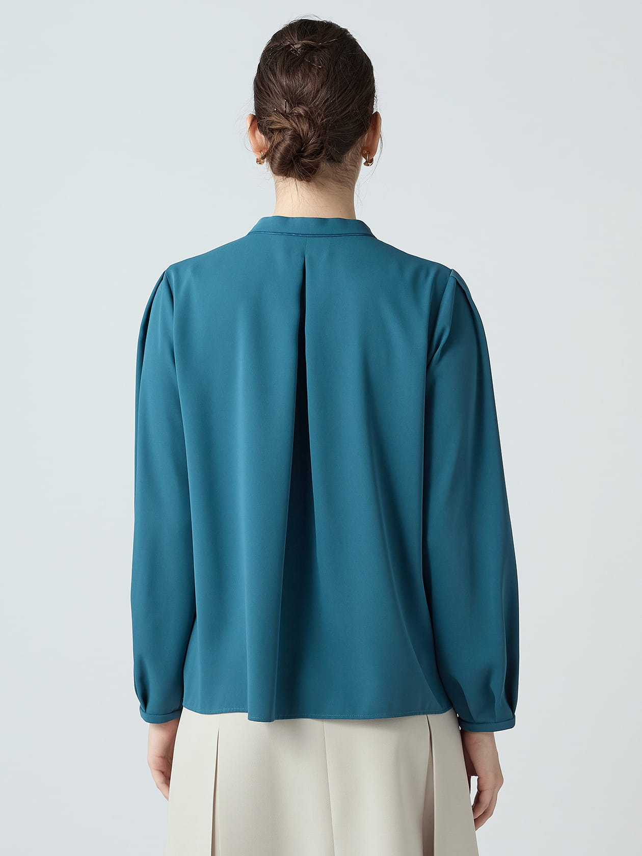 フロントフリルサテンブラウス