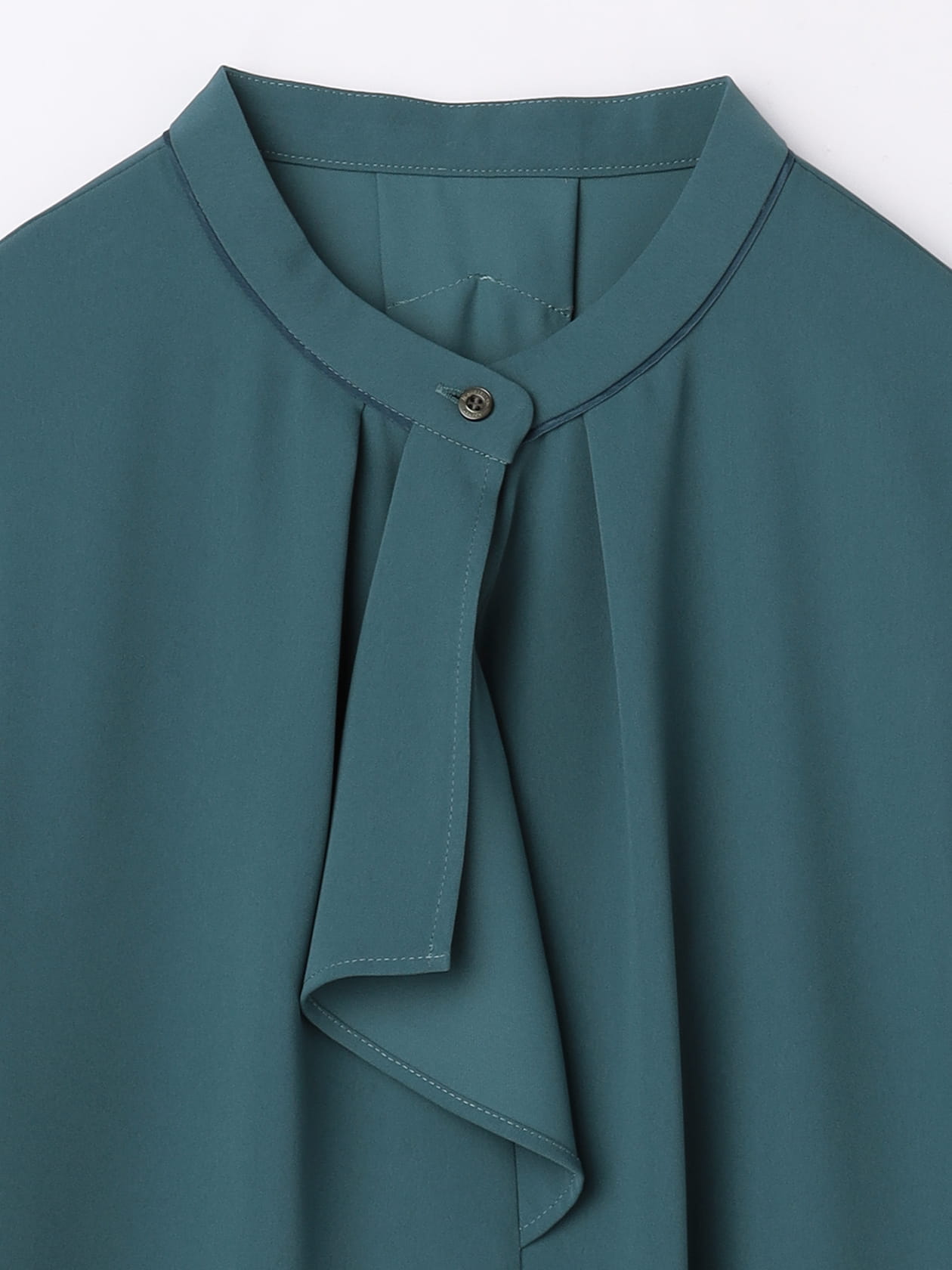 フロントフリルサテンブラウス