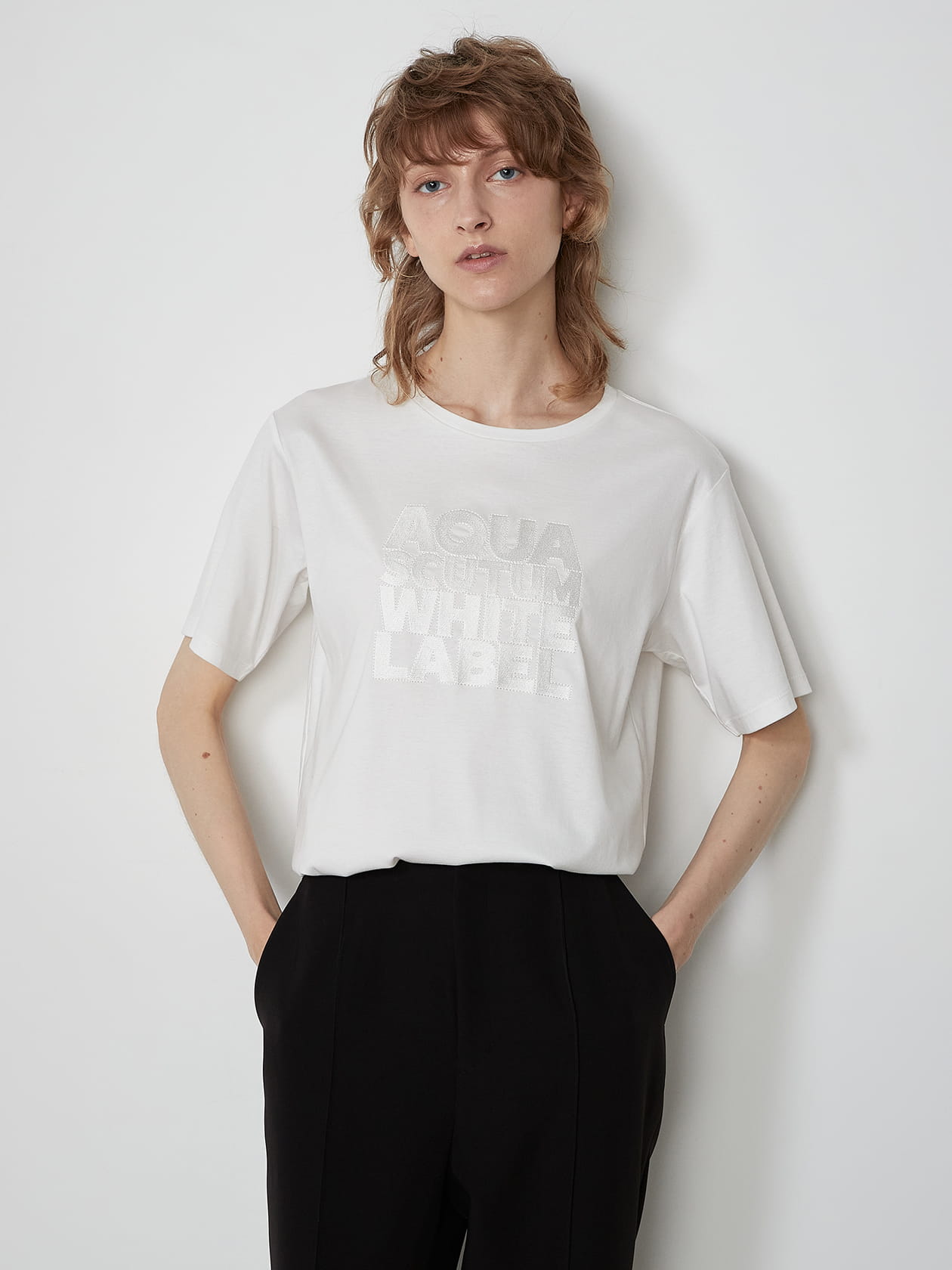 ドゥロワー　白Tシャツ　ロゴTシャツ　コットン100%　ロゴ刺繍　サイドスリット 刺繍ロゴTシャツ ホワイト / Liberal Addiction（リアド