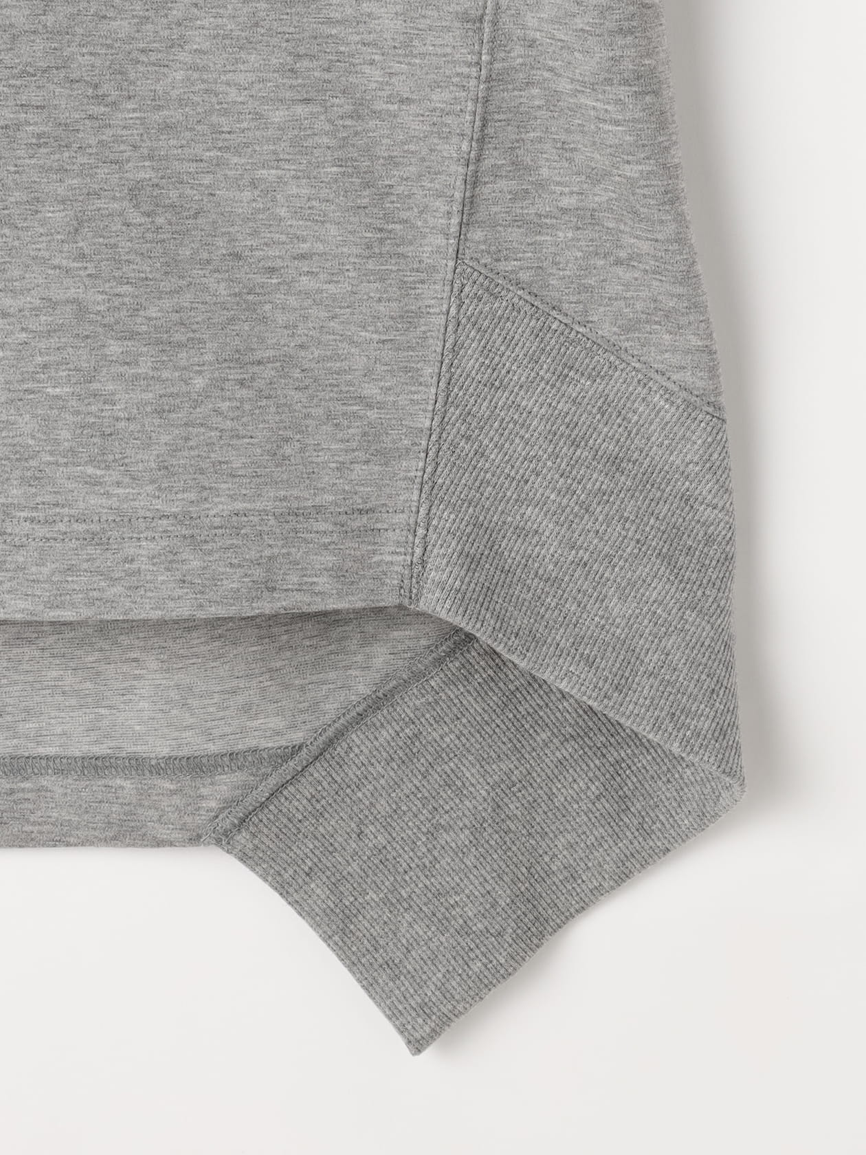 ポンチ プルオーバー